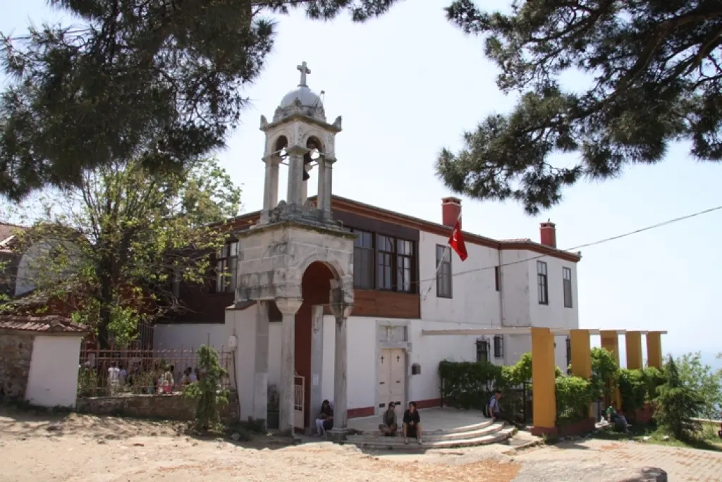 Aya Yorgi Kilisesi ve Tepesi Büyükada yürüyüş rotası