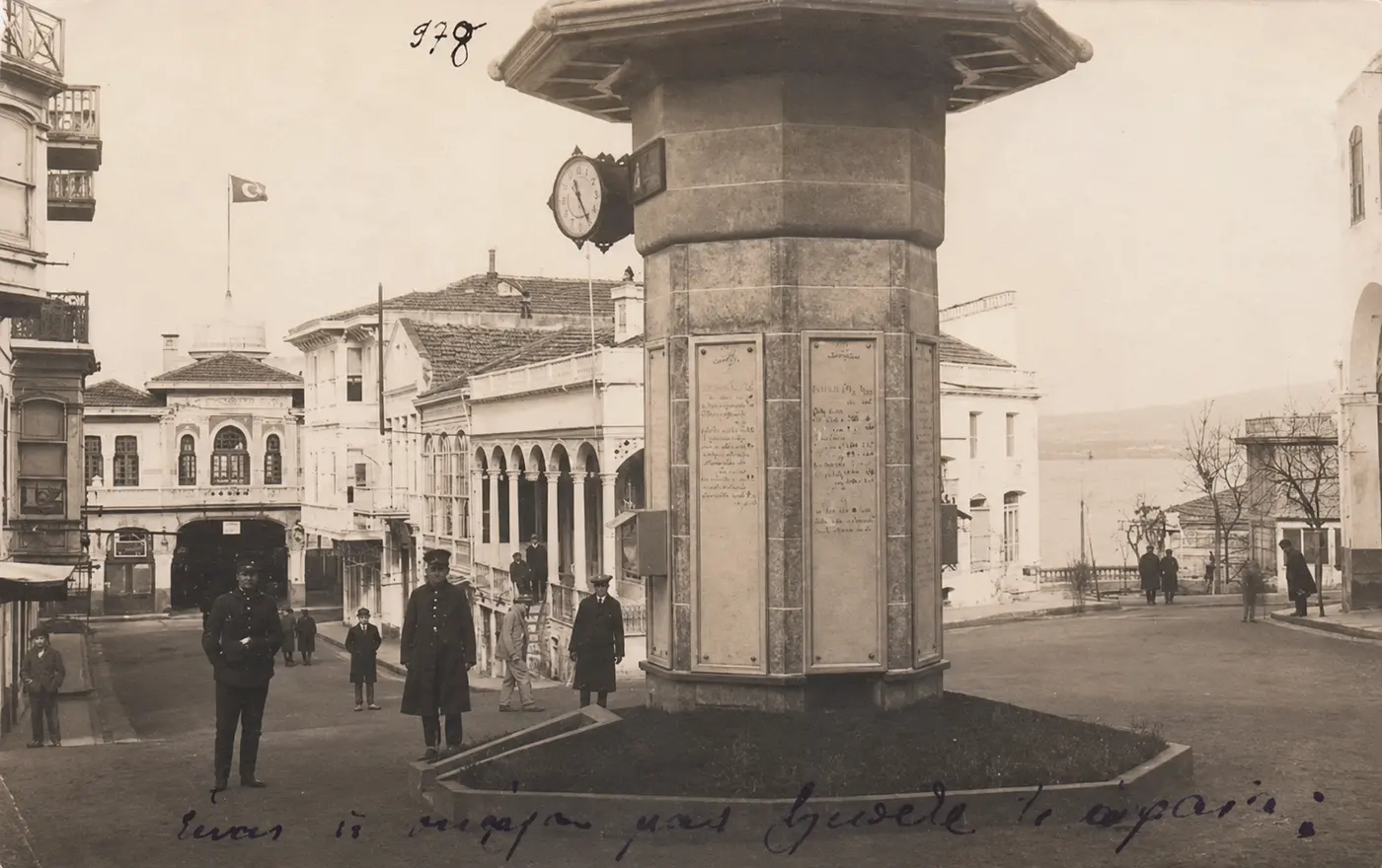 Büyükada Saat Kulesi ve İskele Meydanı tarihi görünümü